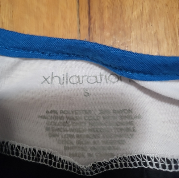 5/$25 Sleeveless Blouse - Picture 6 of 9